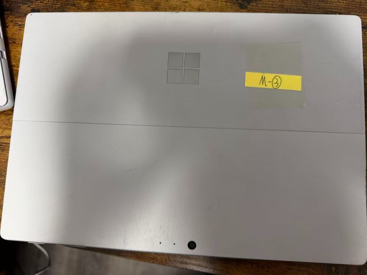 Microsoft Surface Pro 5 13″ Model 1796 128GB – FOR PARTS ONLY