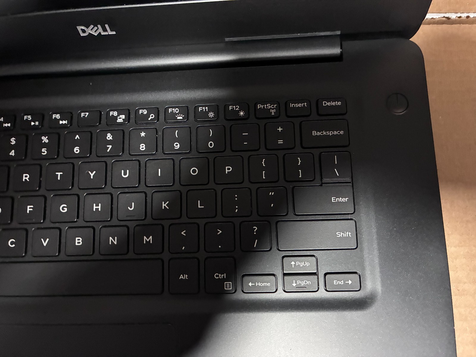 *As-Is* DELL VOSTRO P77F INTEL CORE I7 8565U *NO SSD* *NO RAM*