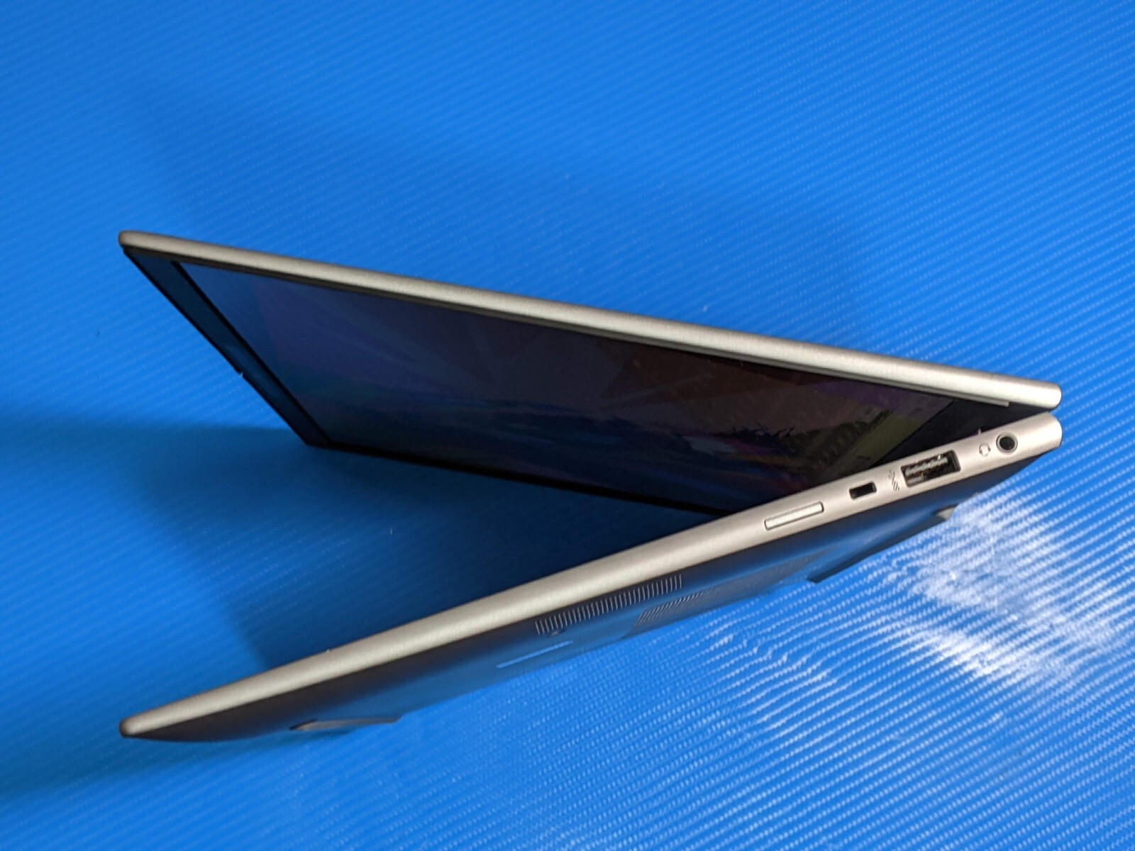 HP ZBook Firefly G9 14″FHD+ i5-1250P 1.7GHz 16GB 256GB SSD W11P WRNTY-10/25 +PA