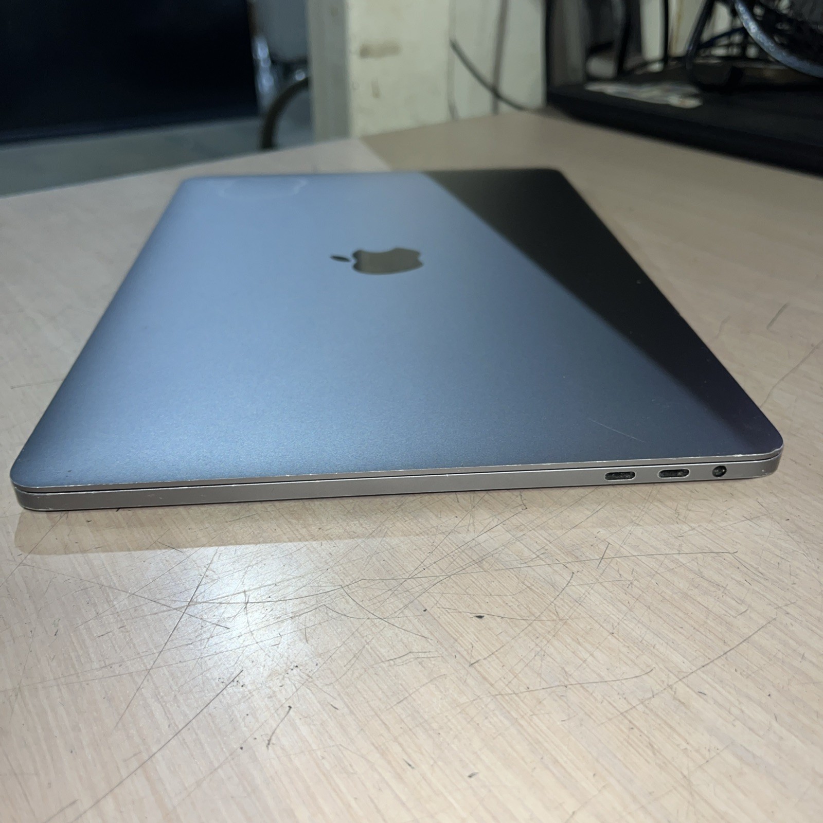 APPLE MACBOOK PRO 13″ TOUCH/MID-2017 CORE I5-7267U 3.1GHZ 8GB RAM 256SSD