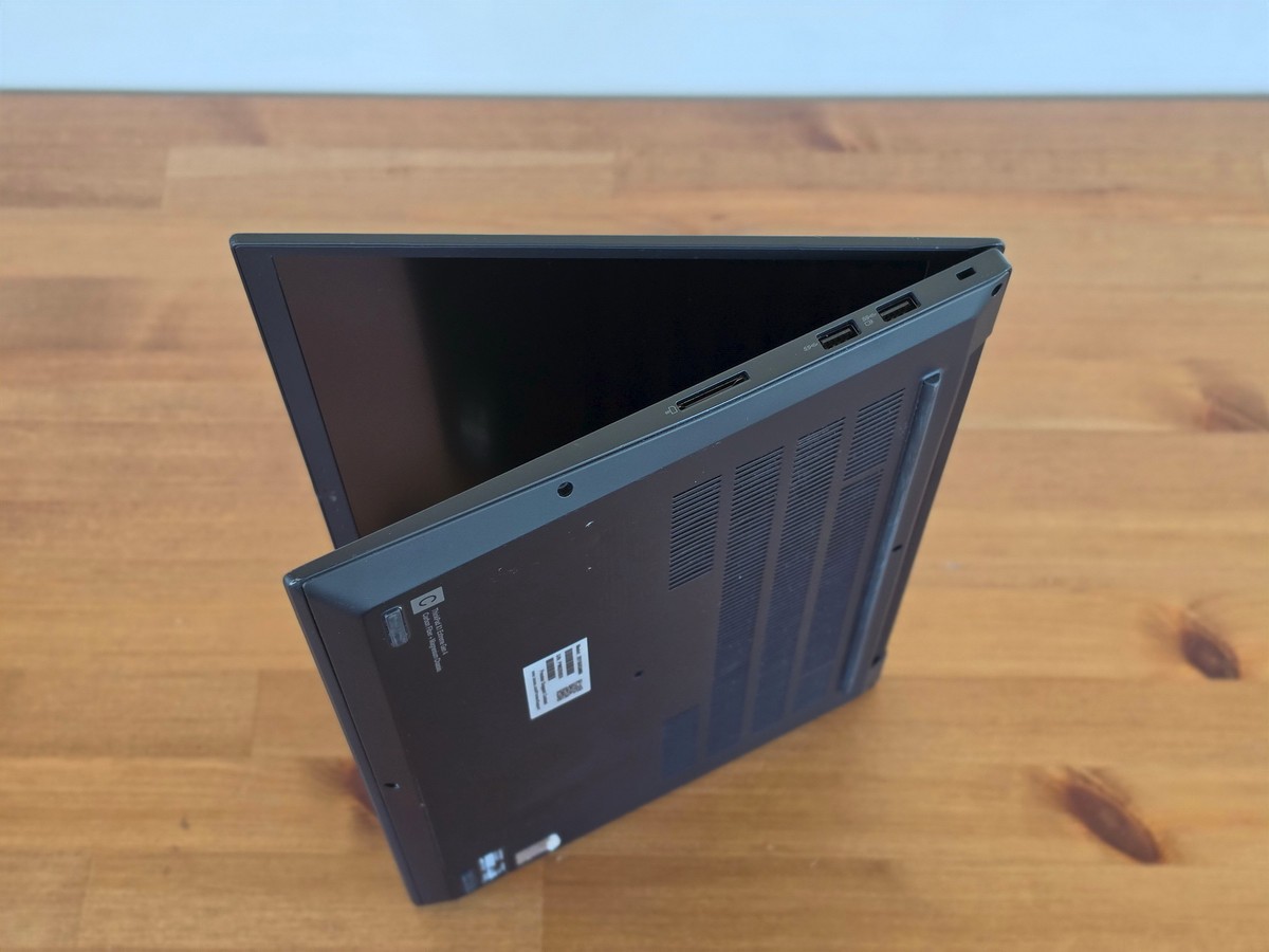 Lenovo ThinkPad X1 Extreme Gen 4 i7-11850H 16″ 4K 3840×2400 16GB NVIDIA RTX 3050