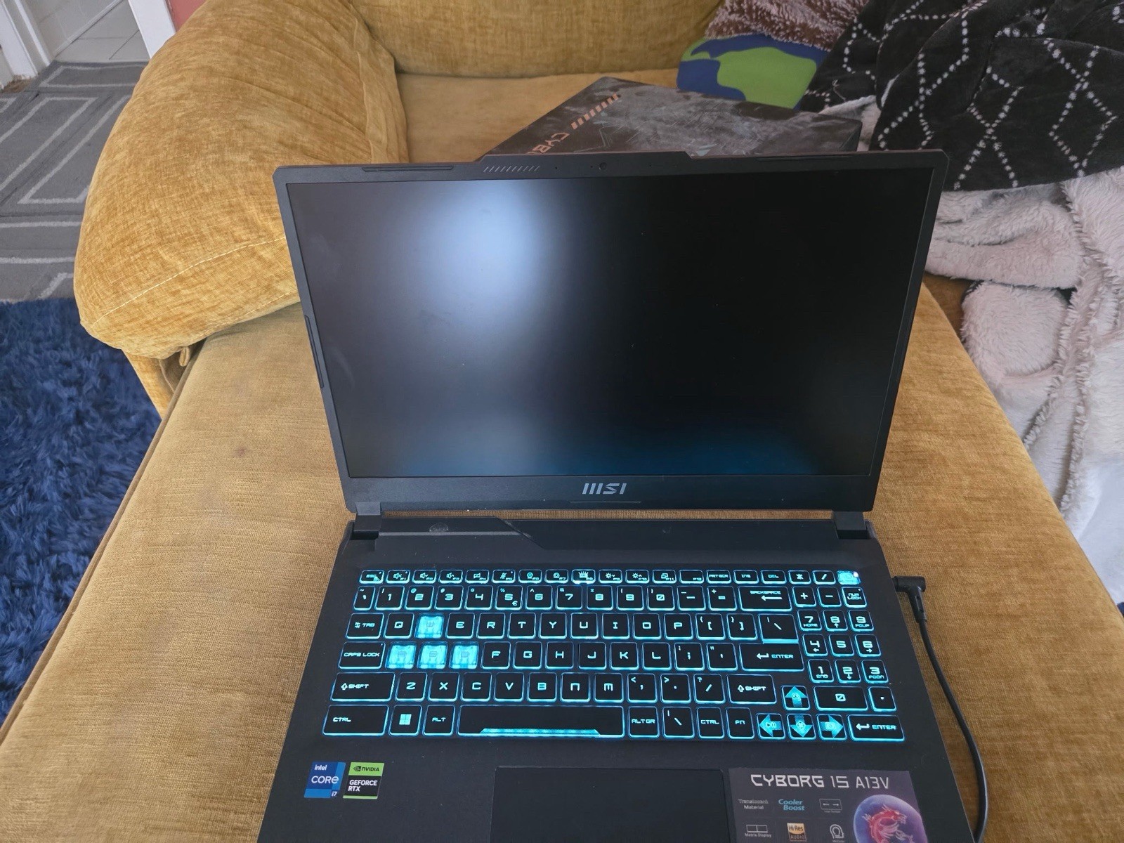 MSI Cyborg 15 A13V 15.6″ i7 RTX 4050 16GB 512 GB Win11 Black