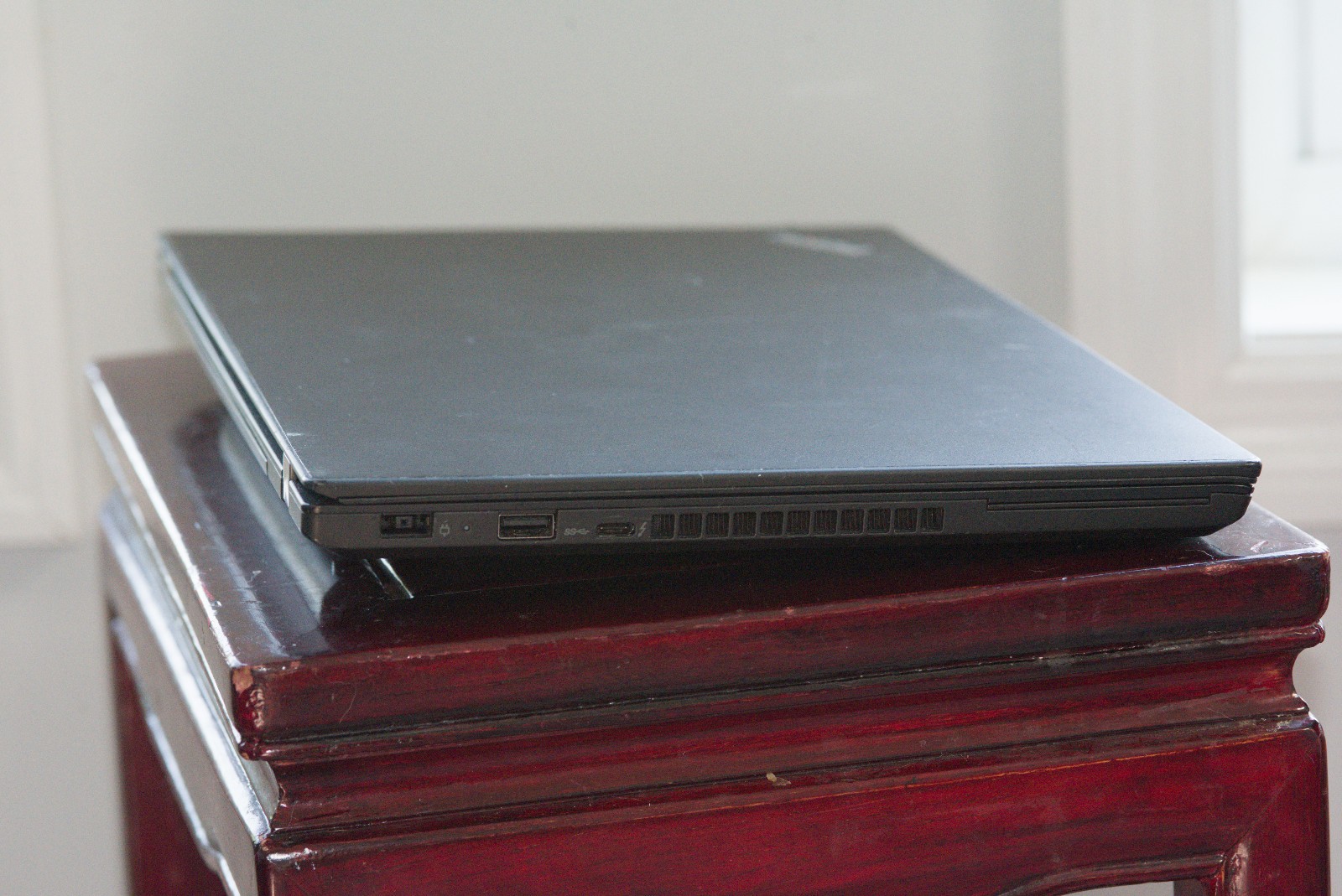 Thinkpad T470 i5 8gb 256gb SSD ZORIN OS Good Condition WITH CHARGER