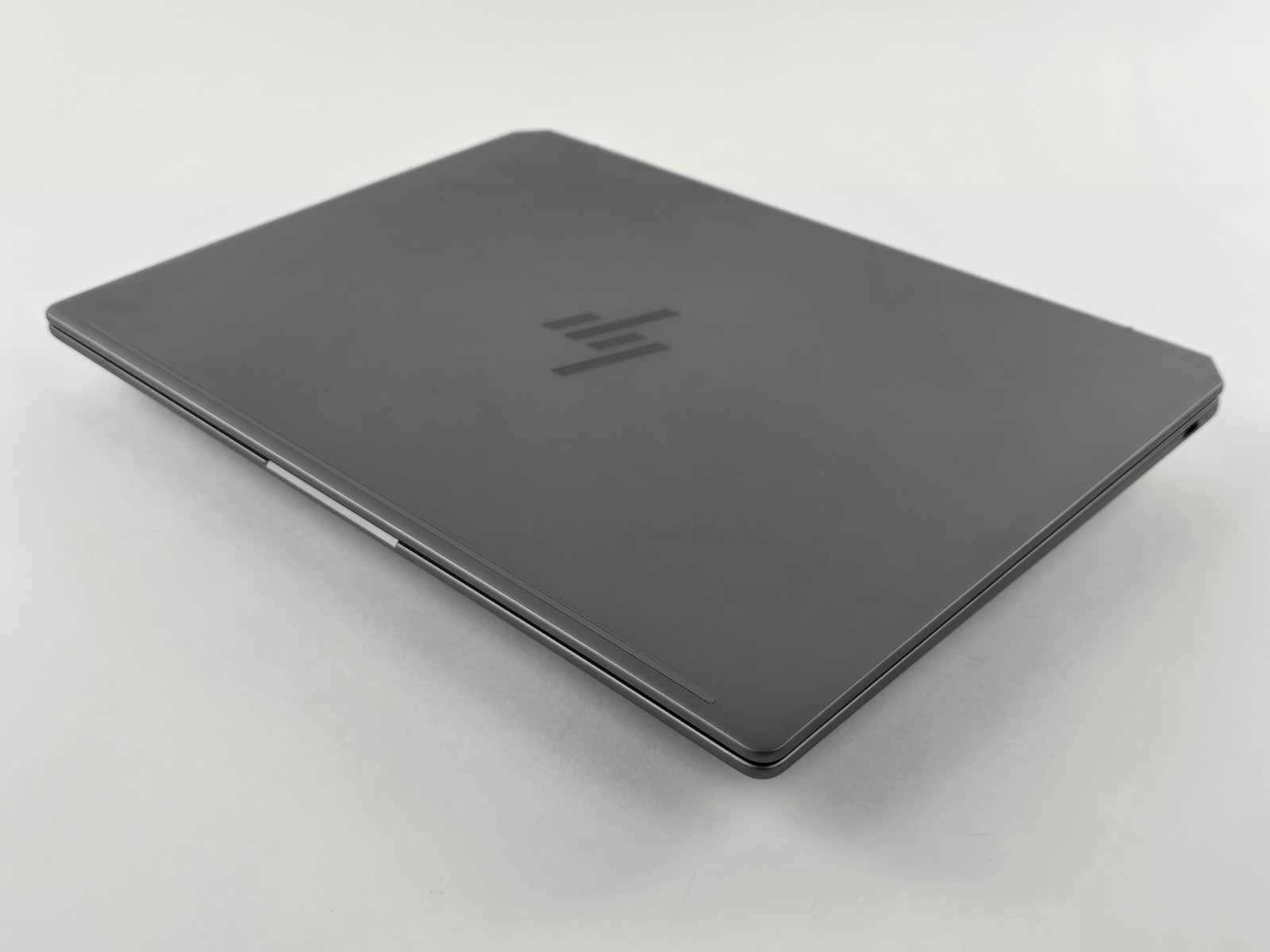 HP OmniBook Ultra 14″ 2.2K Touch, AMD Ryzen AI 9 365, 32GB RAM, 1TB SSD – Good