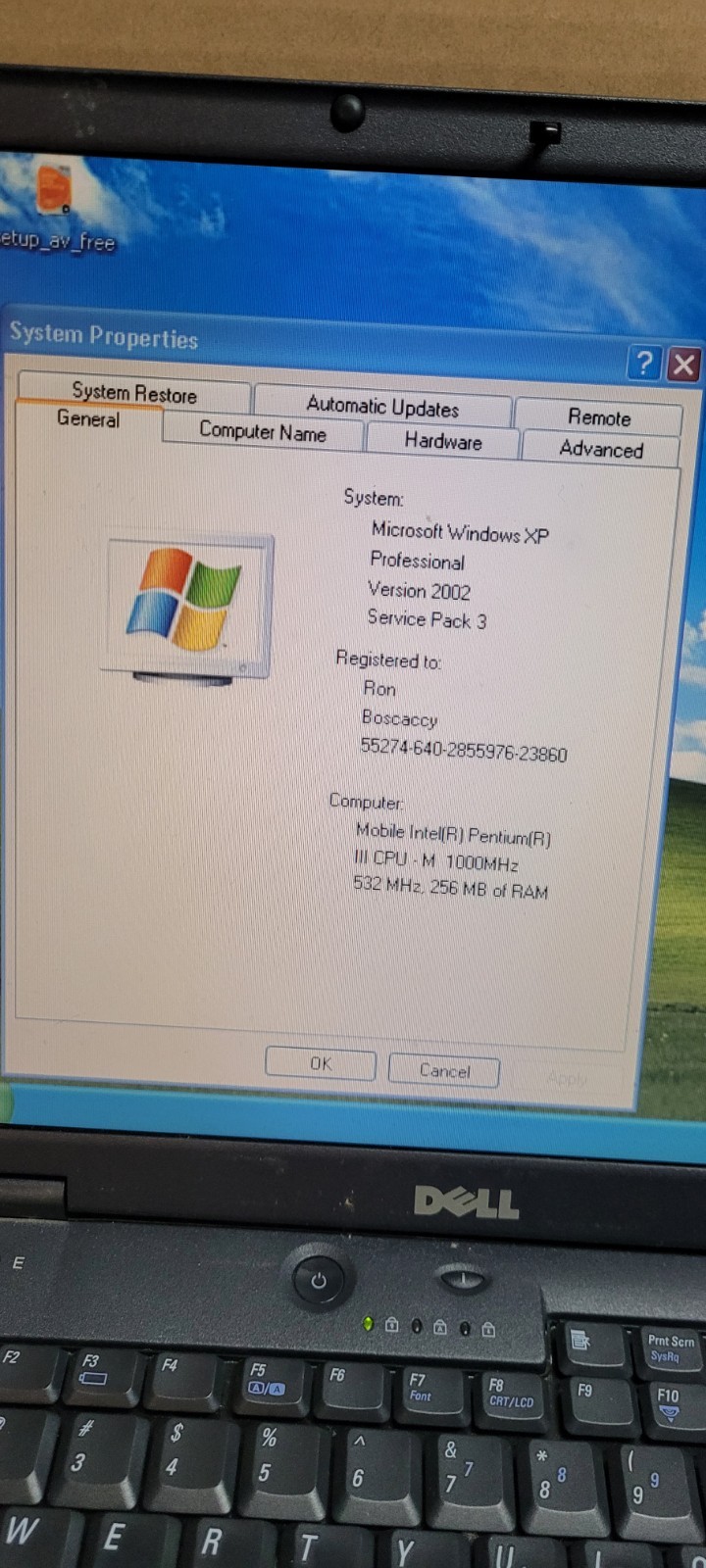 Dell Latitude 1GHz, 256MB, 18.6 GB HHD, BROKEN HINGES
