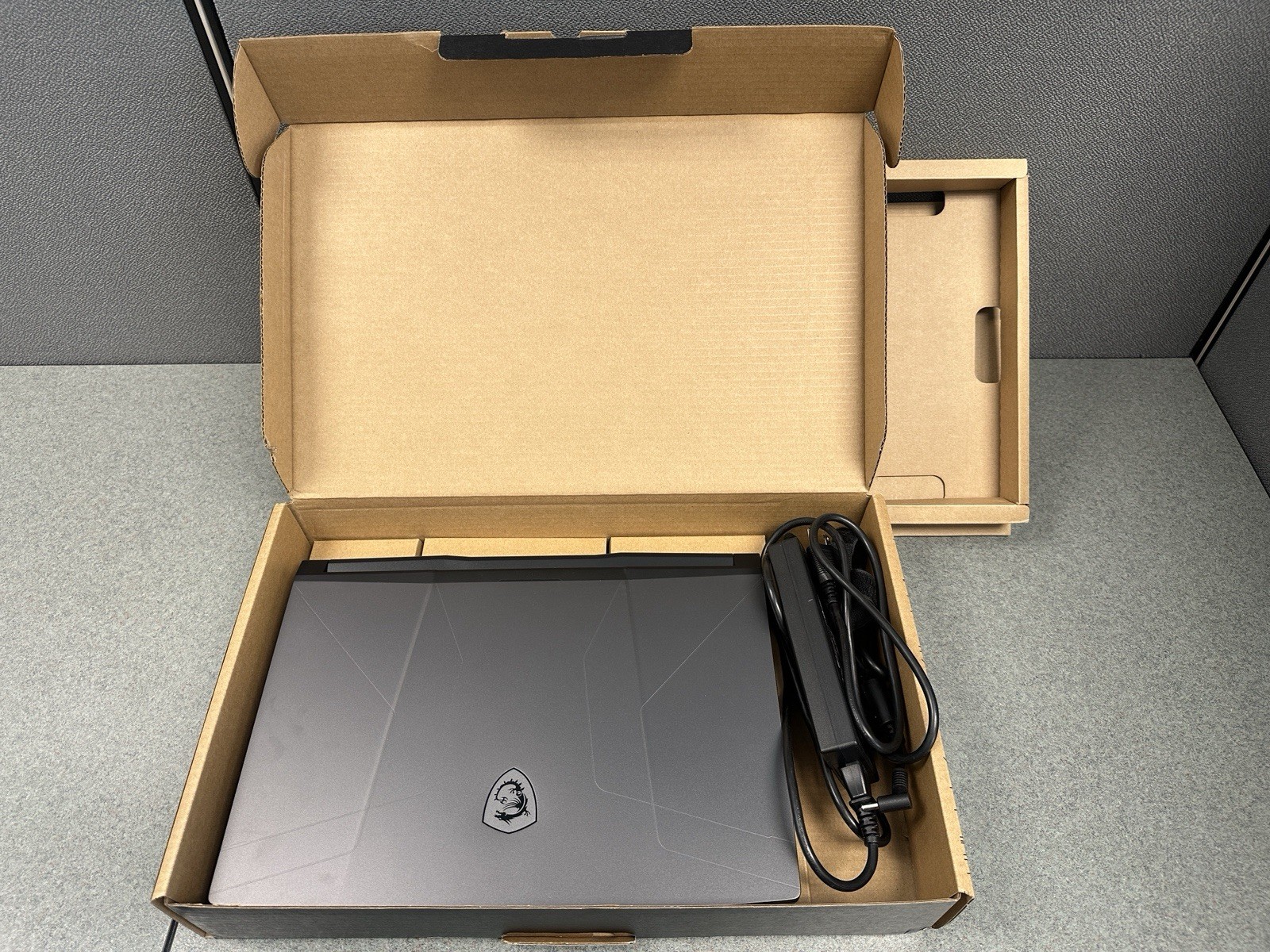 MSI Pulse GL66 12UGKV 15.6″ FHD 144Hz i7-12700H RTX 3070 16GB 512GB SSD Gray