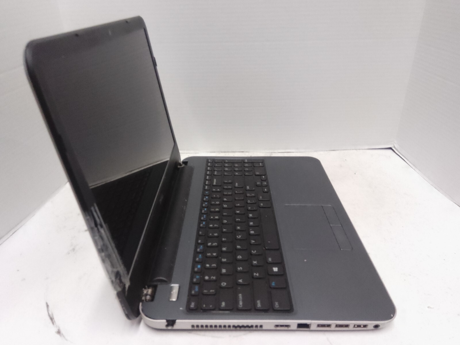 Dell Inspiron 5535 15.6″ Laptop AMD A8-5545M @ 1.70GHz 4GB Ram no HDD