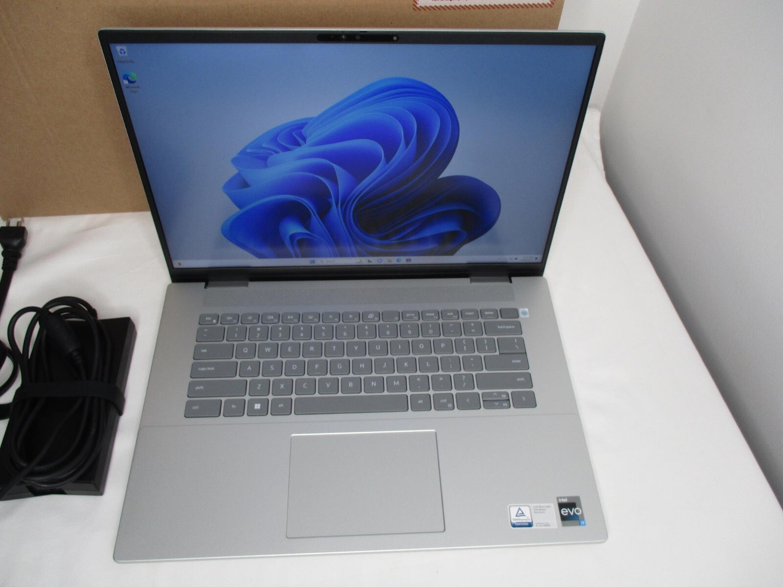 Dell Inspiron 16 Plus 7630 Laptop QHD i7-13700H 14Core 16GB LPDDR5 1TB NVMe SSD
