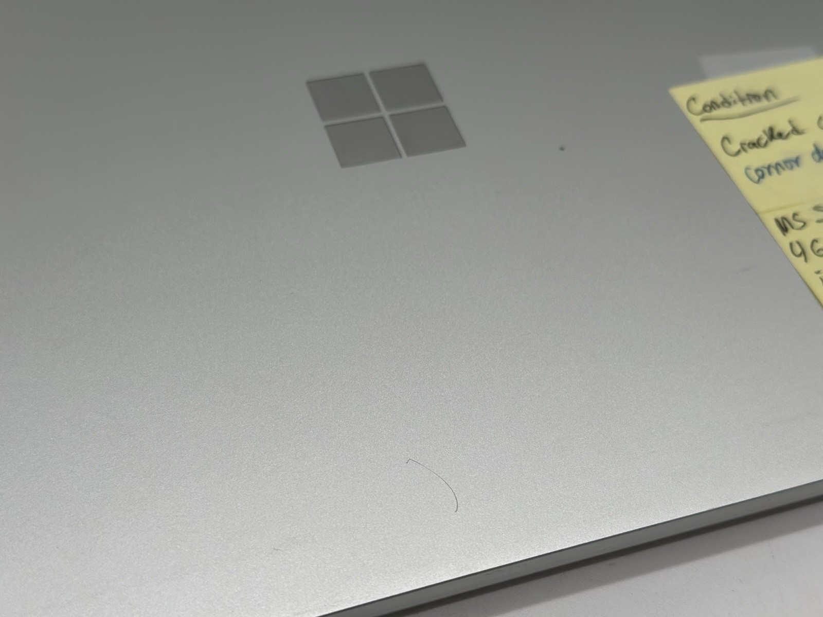 Microsoft Surface Laptop Go 12.4” (63GB eMM, Core i5-1035G1, 4GB RAM) No AC/OS
