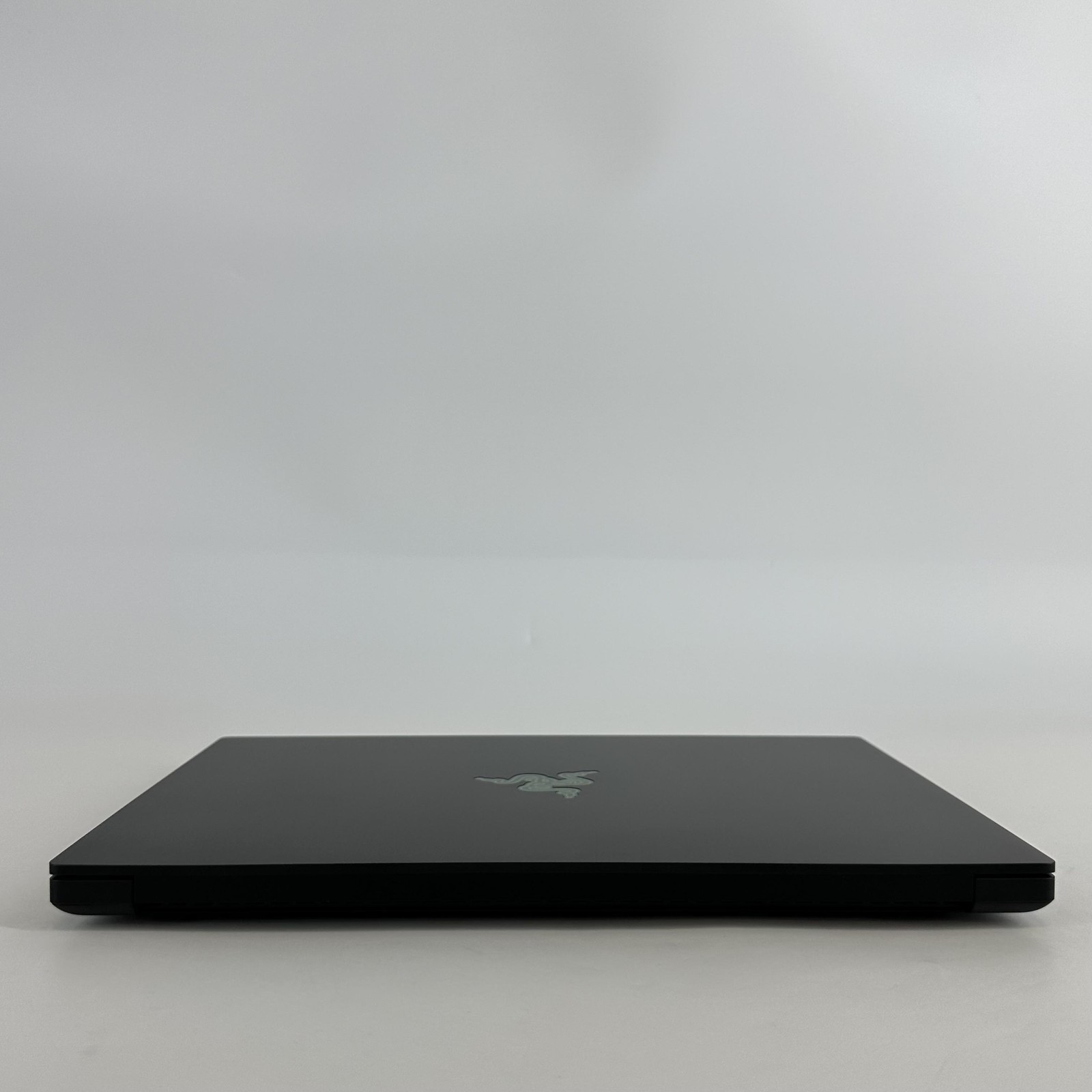 Razer Blade 14 240Hz QHD+ 4.0 GHz Ryzen 9 8945HS 32GB 1TB SSD NVIDIA RTX 4070