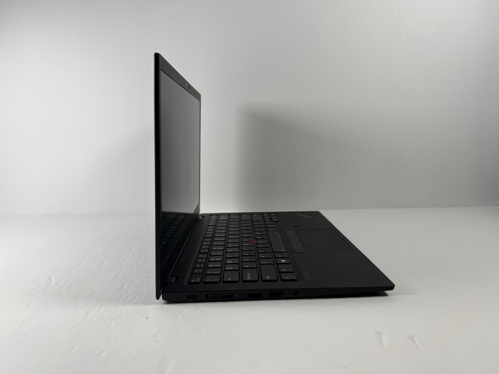Lenovo ThinkPad X1 Carbon Gen 8 14″ i7-10610U 1.8Ghz 16GB RAM 512GB SSD WIN 11