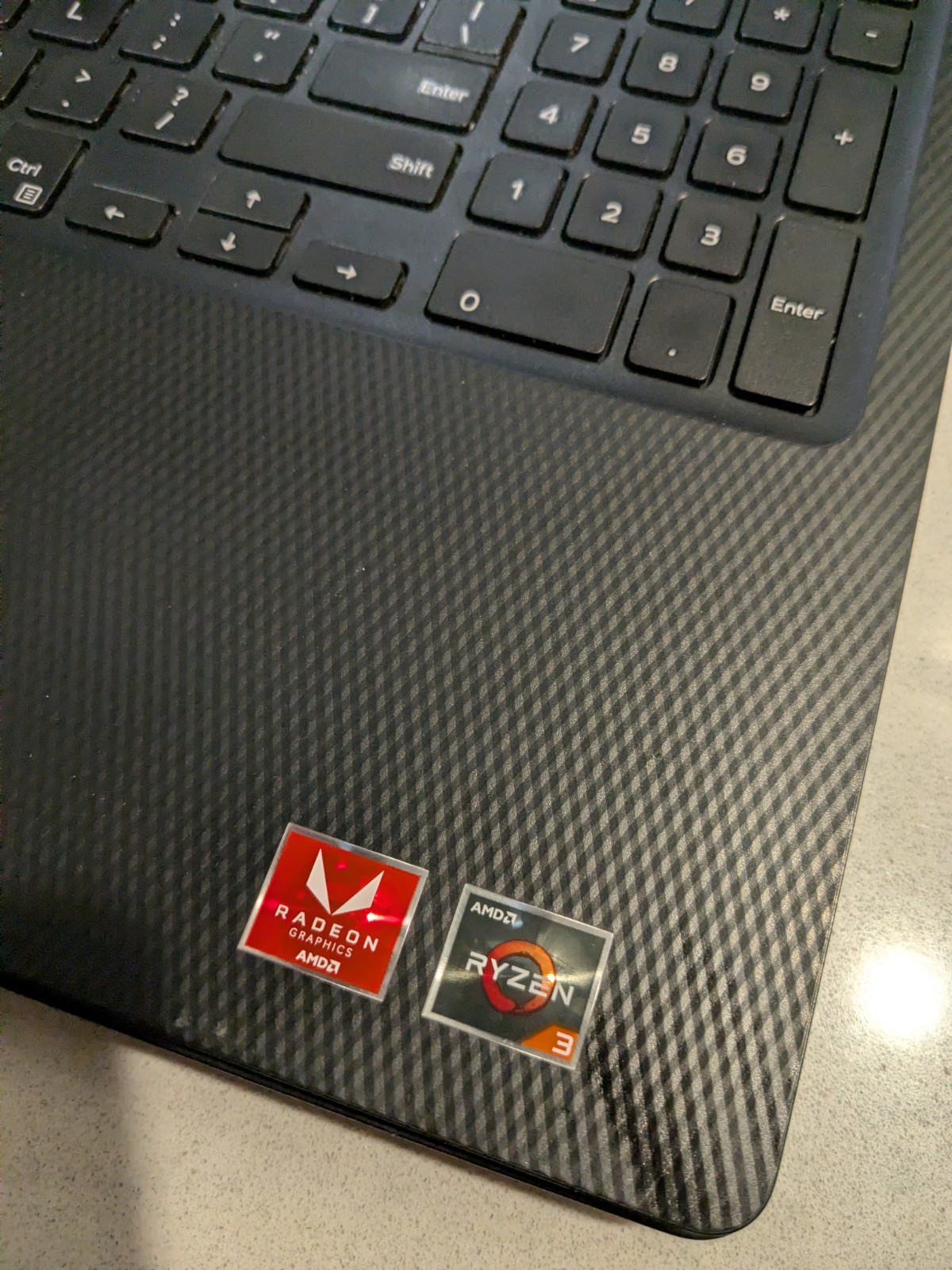 Dell Inspiron 3585 Laptop 15.6″ Ryzen 3 2200U 8GB Radeon Vega No HDD No OS