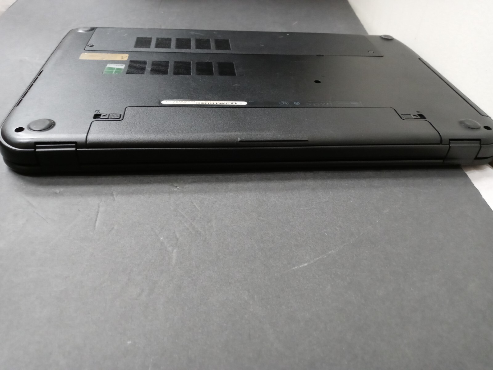 17.3″ Dell Inspiron 17-3721 Laptop 1.9GHz Pentium 2127U 8GB 0GB NO OS
