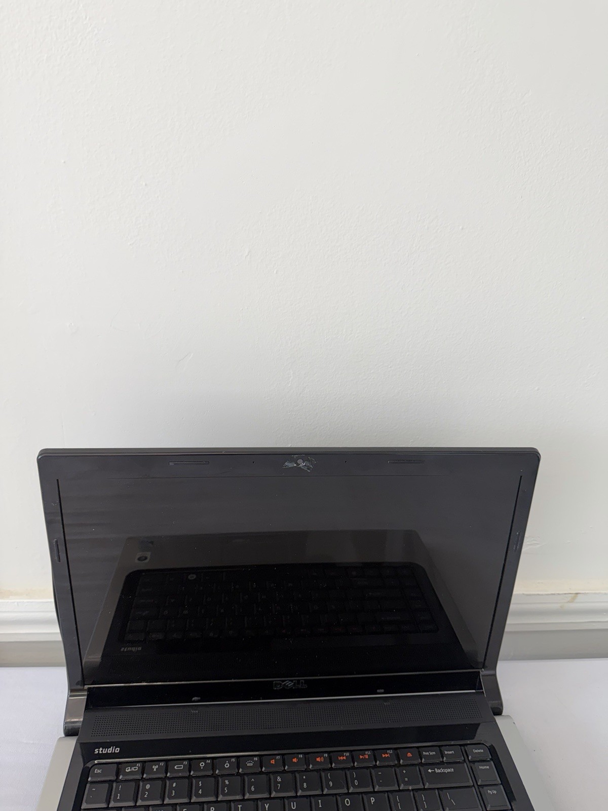 Dell Studio 1555 Laptop – Good Screen – Intel Duo T6600 – RAM 4GB – Read Desc