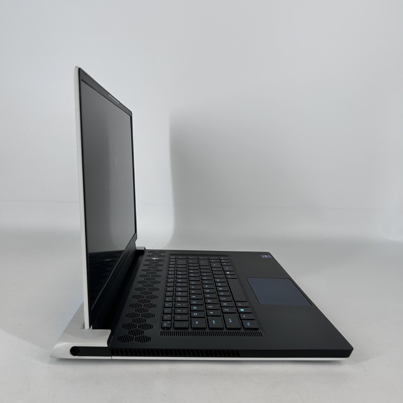 Dell Alienware X17 R1 120Hz 4K i9-11980HK 2.60GHz 64GB 1TB RTX 3080 BENT FRAME
