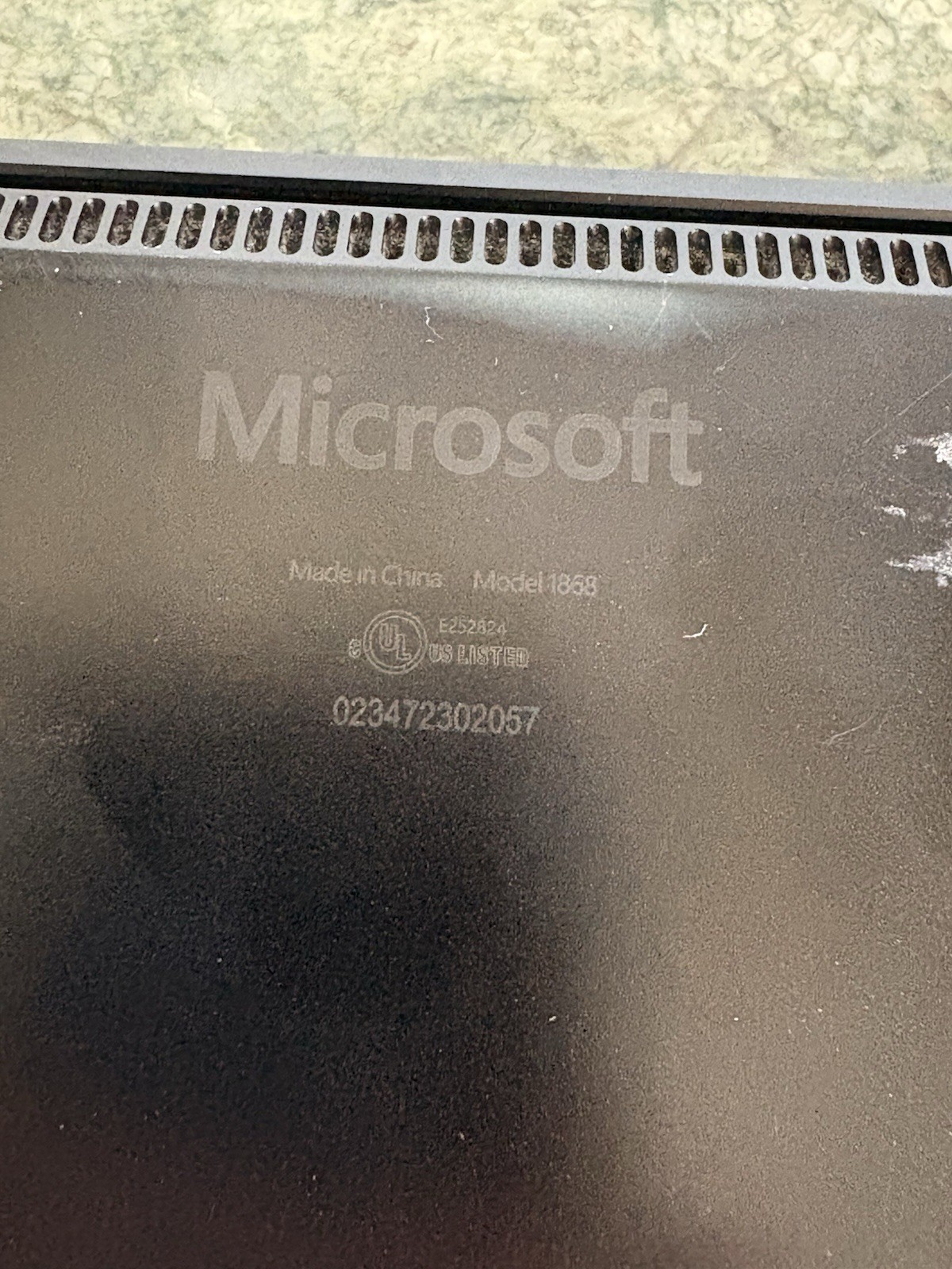 Cracked Microsoft Surface Laptop 3 13.5″ i5-1035G7 1.2GHz 8GB RAM 256GB SSD