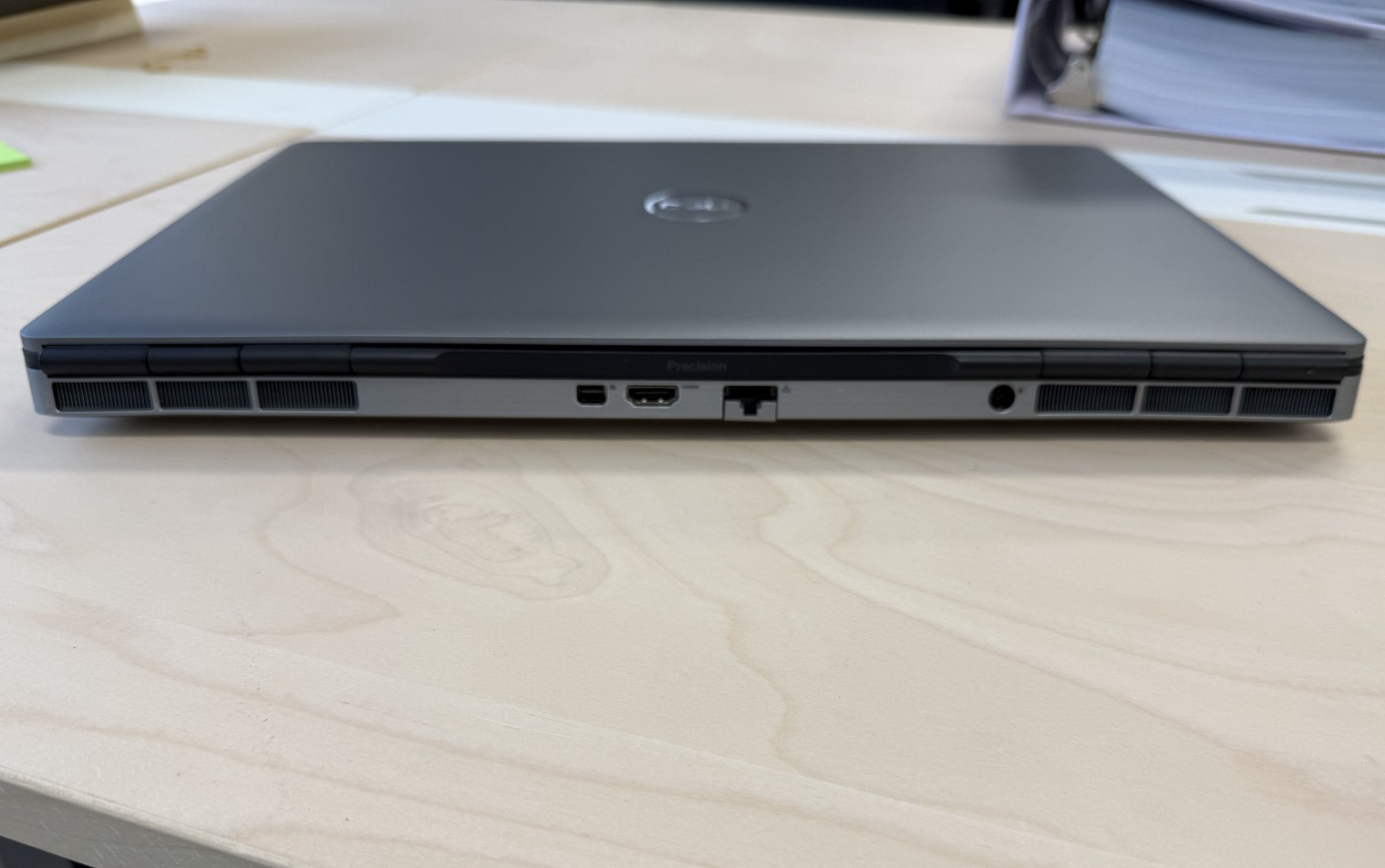 Dell Precision 7750 17.3″ FHD | Xeon W-10855M | 32GB | 1TB NVMe | Quadro RTX 400