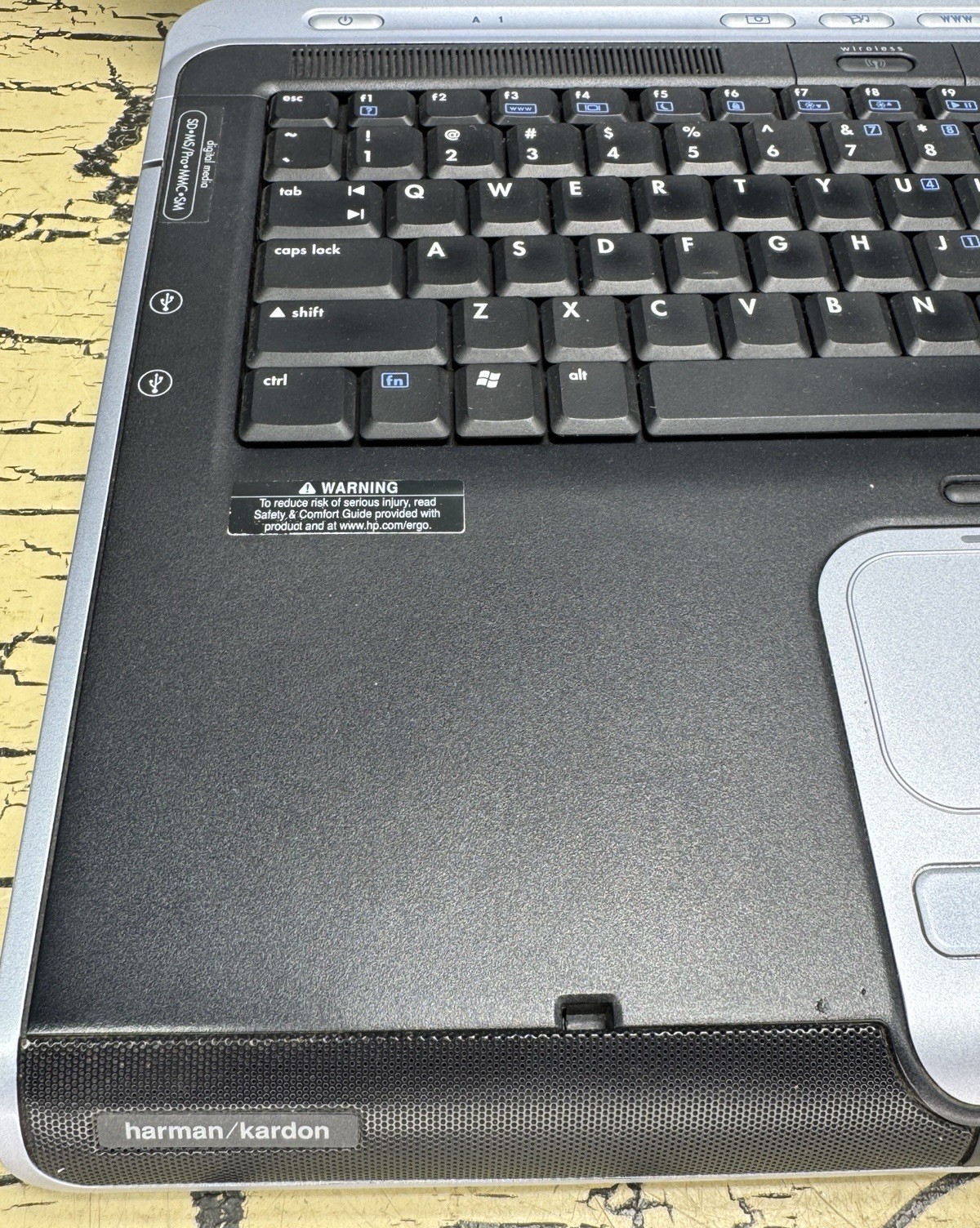 VTG Pavillion 2V5000 Laptop PC Computer Harman Kardon 4 Parts Repair Untested