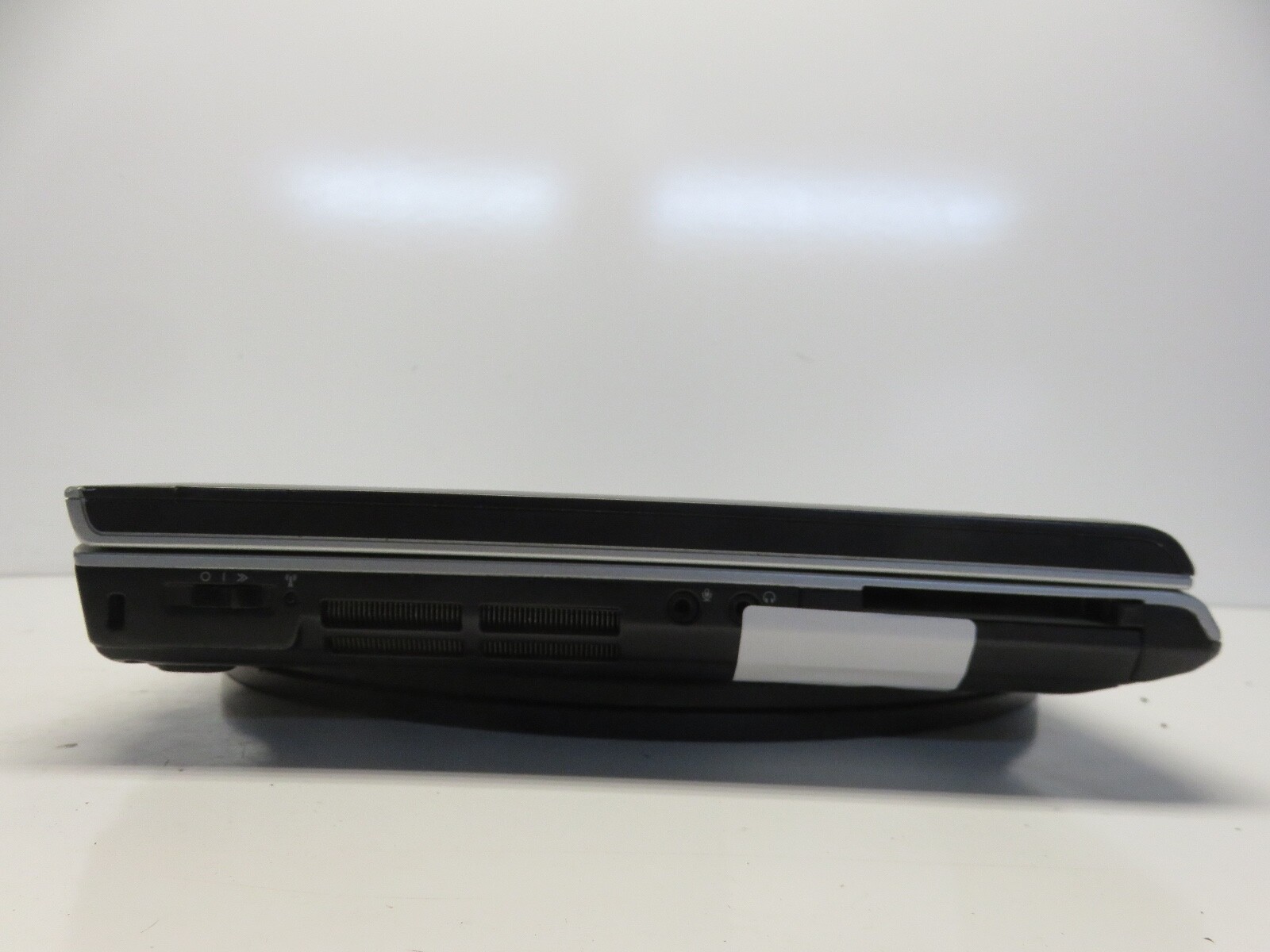 Dell Inspiron 1520 Intel Core 2 Duo 06FD 2GHz 4 GB NO HDD No Batt
