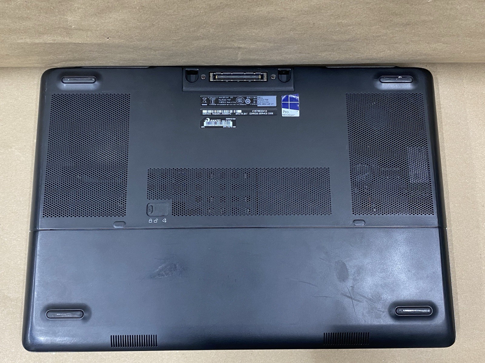 Dell Precision 7520 – 16″ 3840*2160 – E3-1575M – 8GB – 256GB – Win 10 – READ