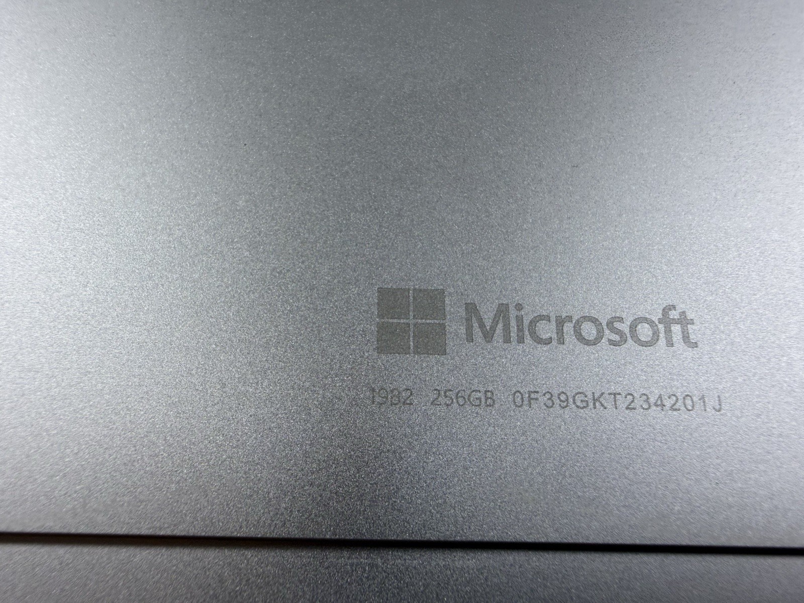 Microsoft Surface Pro 8 (1982) i5-1145G7 – 16GB RAM – 256GB 120Hz – Win 11 Pro
