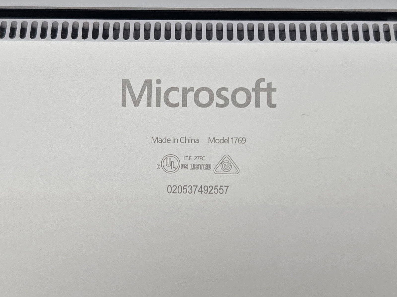 Microsoft Surface Laptop 13″ 2256 x 1504 I7-8650U 512GB SSD 16GB W11P *READ*