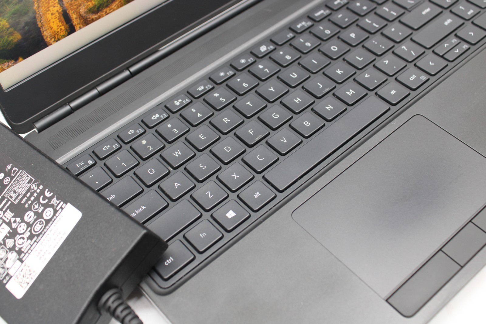Dell Precision 7550 – W11, 512GB NVMe, 32GB RAM, Intel i7-10850H, Quadro T2000