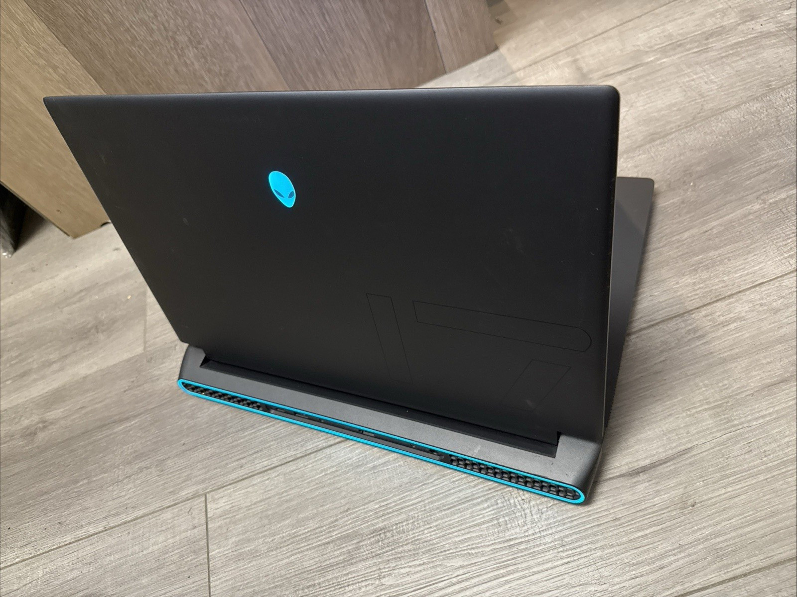 Dell Alienware m17 Ryzen Edition R5 Laptop (2022), 17.3″ 1920×1080 FHD, Ryzen