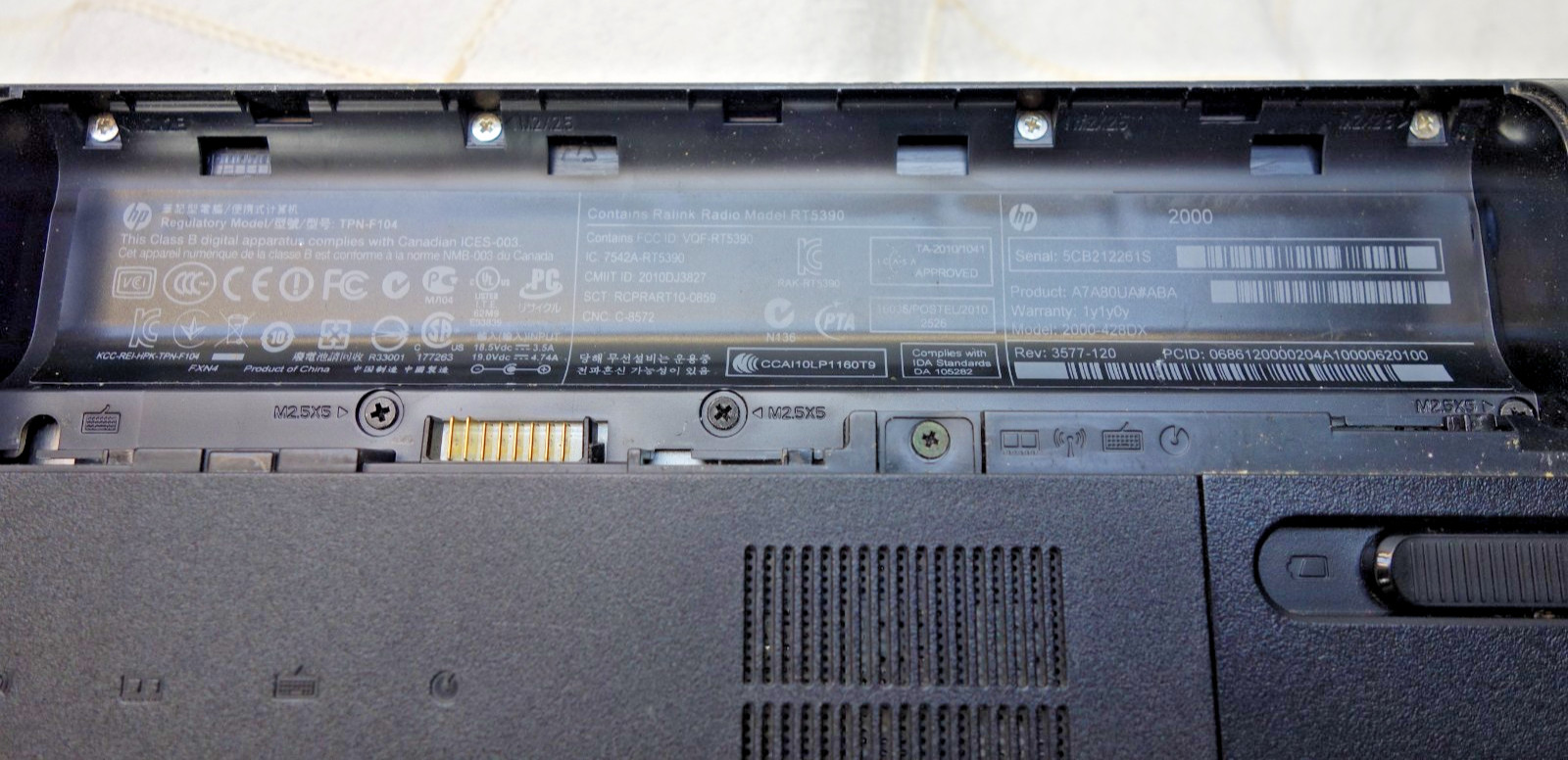 HP 2000-486DX AMD E450 1.65Ghz 8GB Ram, 300GB HD, Windows 10Pro