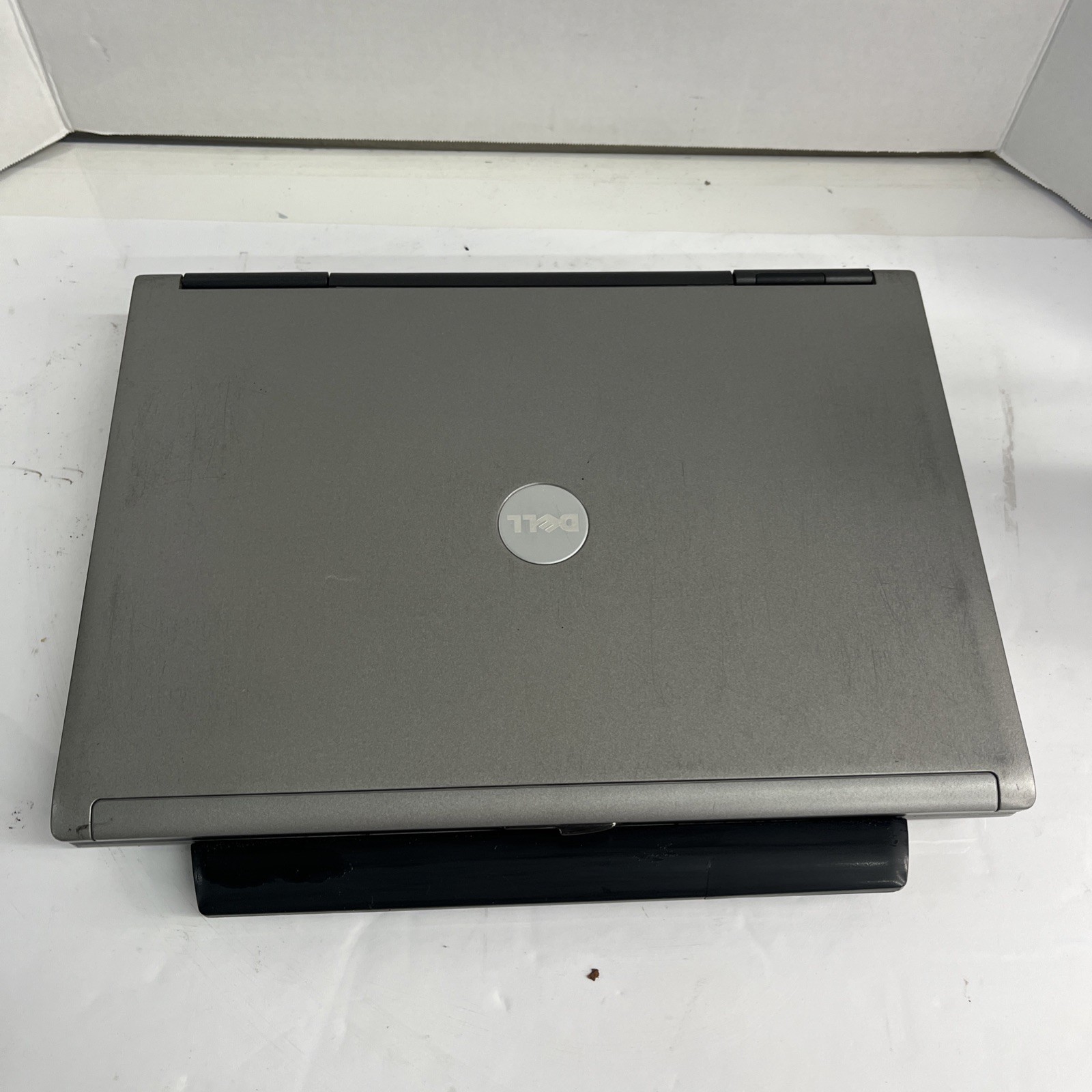 Dell Latitude D630 14″ Laptop Core 2 Duo 2.0GHz 1GB No HDD Tested -Extended Batt