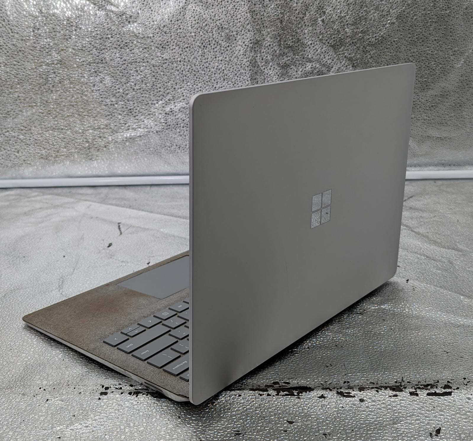 Microsoft Surface Laptop 13.5″ 256GB 8G Intel Core i5 7th Gen. 2.60 GHz *READ*