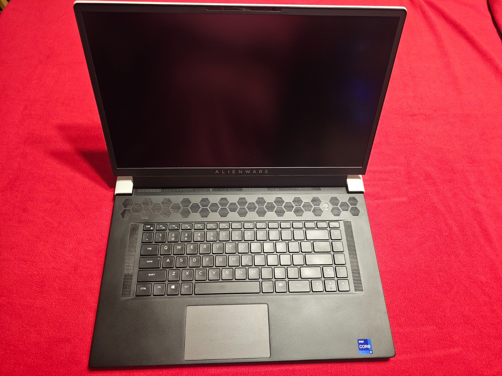 Alienware x17 R1 i9-11980HK 64GB RAM 4TB m2 17.3″ UHD 4K 120Hz RTX 3080