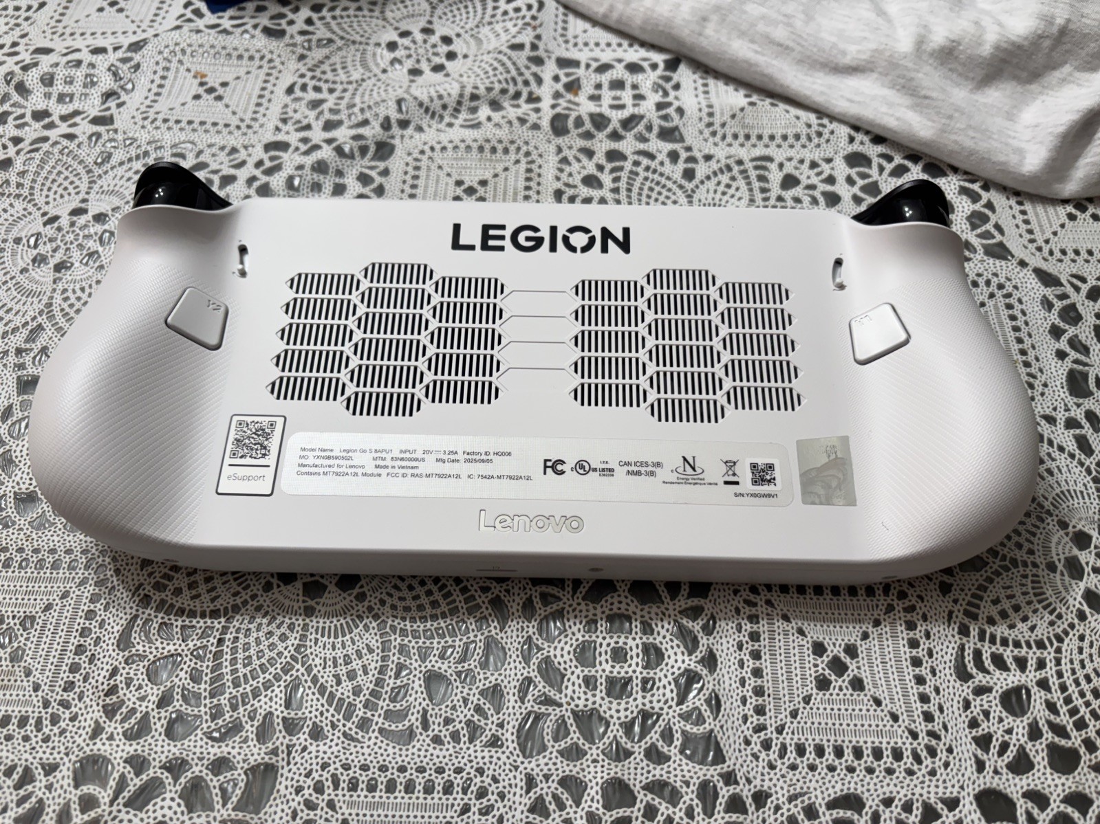 Legion Go S 8″ Handheld Gaming Laptop AMD Ryzen Z1 Extreme, 120Hz Display