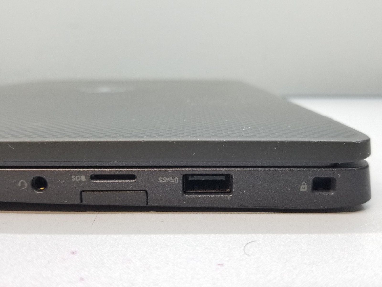 Dell Latitude 7400 14″ FHD i7-8665U 1.9GHz 16GB RAM 512GB NVMe Win 11 Pro READ