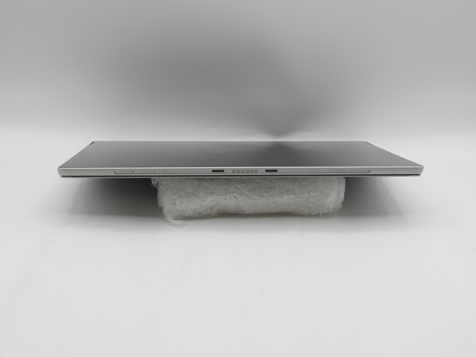 Microsoft Surface Pro 5 | m3-7Y30 @ 1GHz | 4GB DDR3 | 12″ | 128GB HDD | No OS/AC