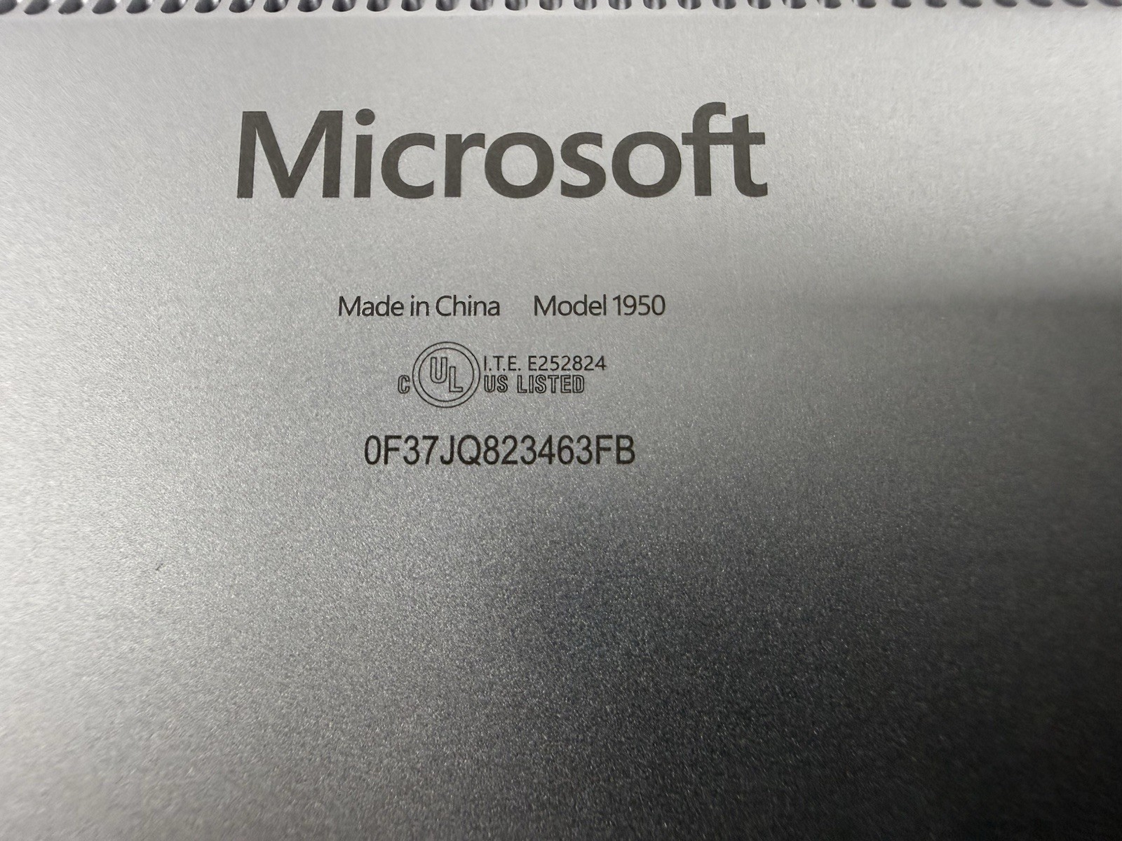 Microsoft Surface Laptop 5 13.5” 1950 Intel Core i7-1265U 16GB RAM 512GB NVME