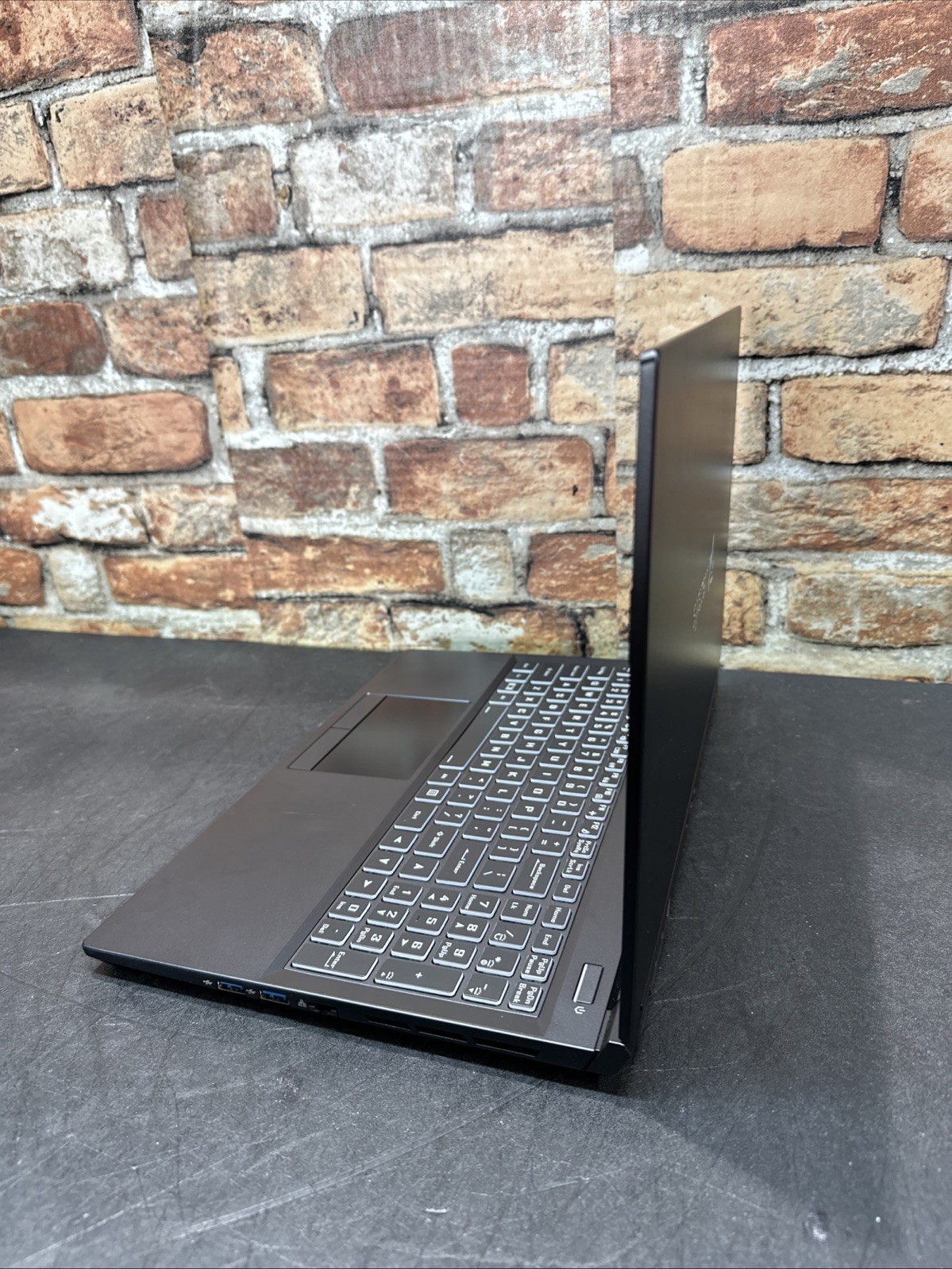 System 76 Oryx Pro Tested LCD Screen w/ Chassis & Battery – No Motherboard