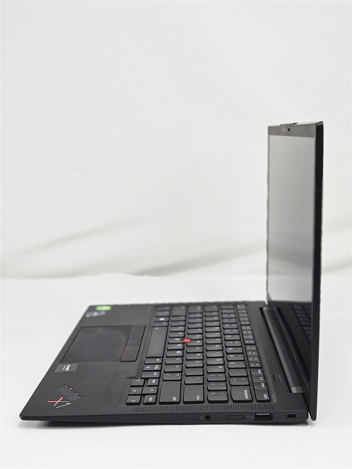 Lenovo ThinkPad X1 Carbon Gen 10 14″ 1.8GHz i7-1265U 16GB 512GB SSD