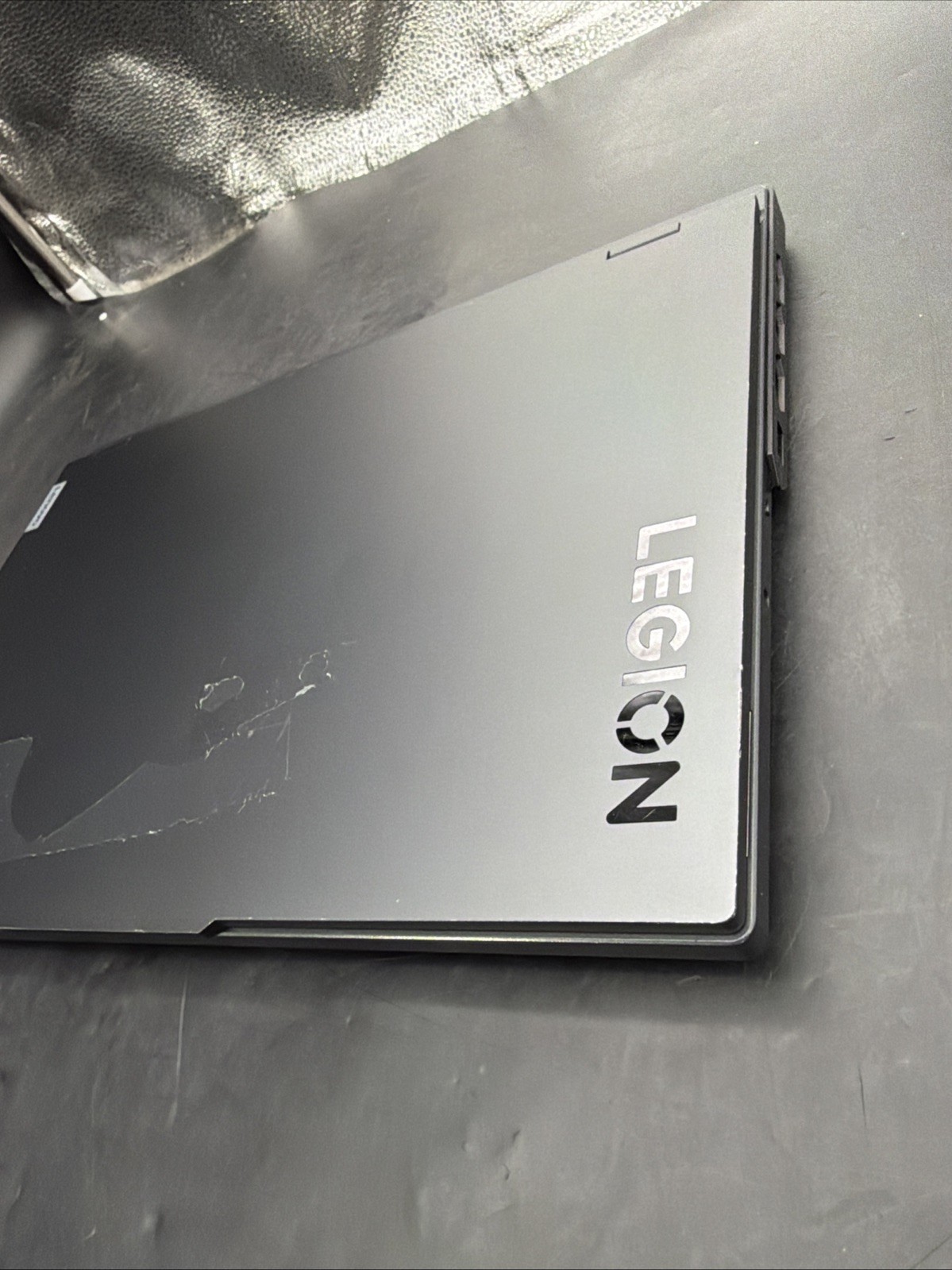 2024 Lenovo Legion Pro 7 16IRX8H 16″ (i9-13th @5.40GHz, 32GB RAM, 2TB SSD, 4090)