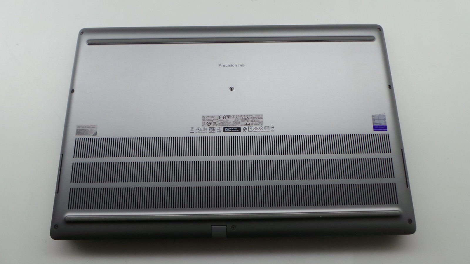 Dell Precision 7750 | 17.3″ | i7-10875H | 72GB 512GB SSD | RTX 300