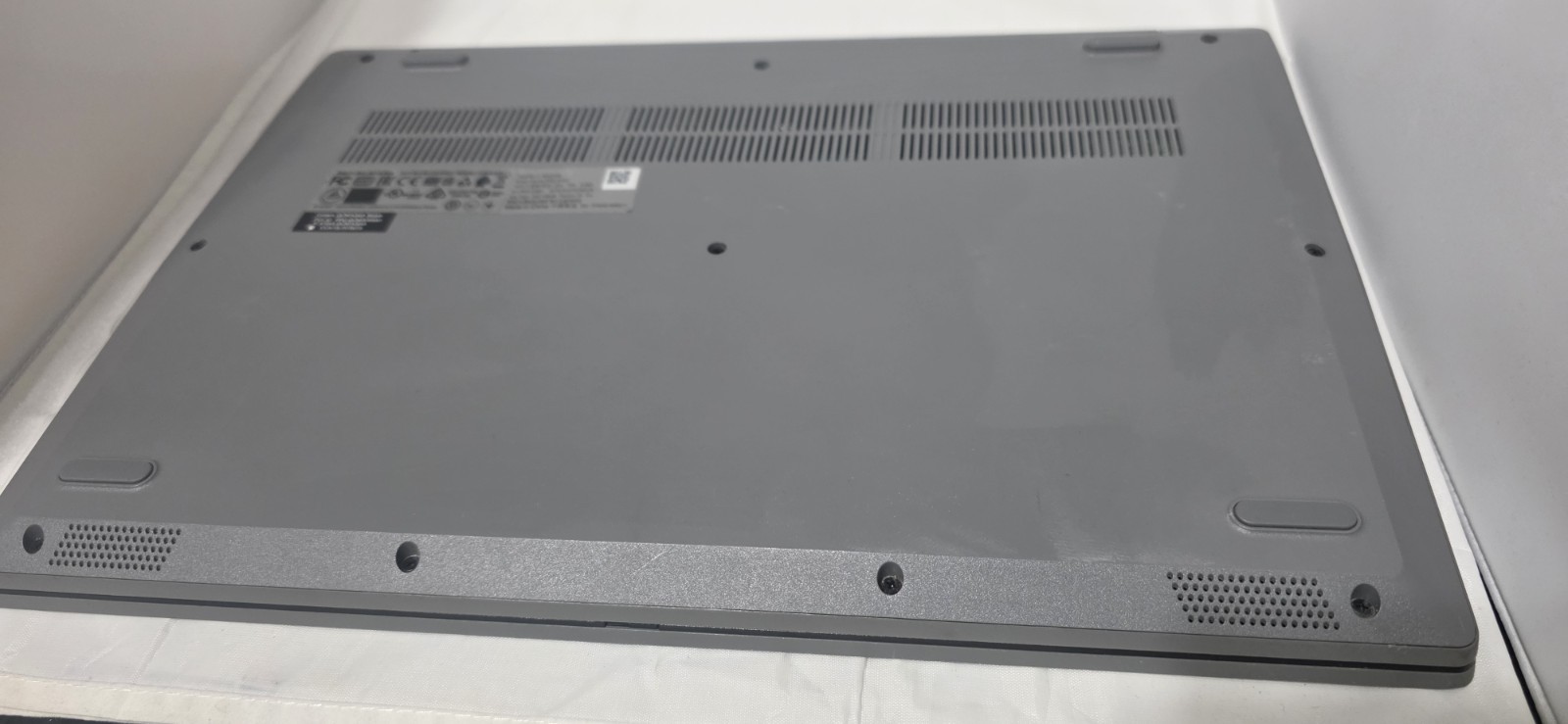 Lenovo IdeaPad 3 15ADA05 Ryzen 3 8GB 15.6″ Laptop Radeon Win11 Silver