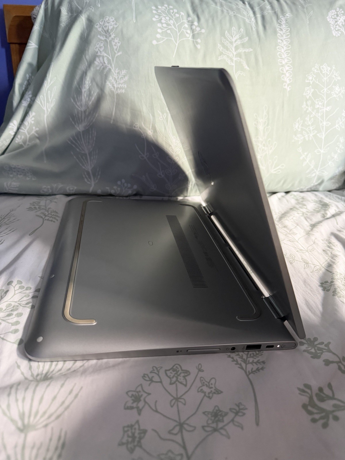 HP Pavilion x360 14in FHD Touch 2-in-1 i5 8th Gen 8GB 256GB SSD W10 Silver