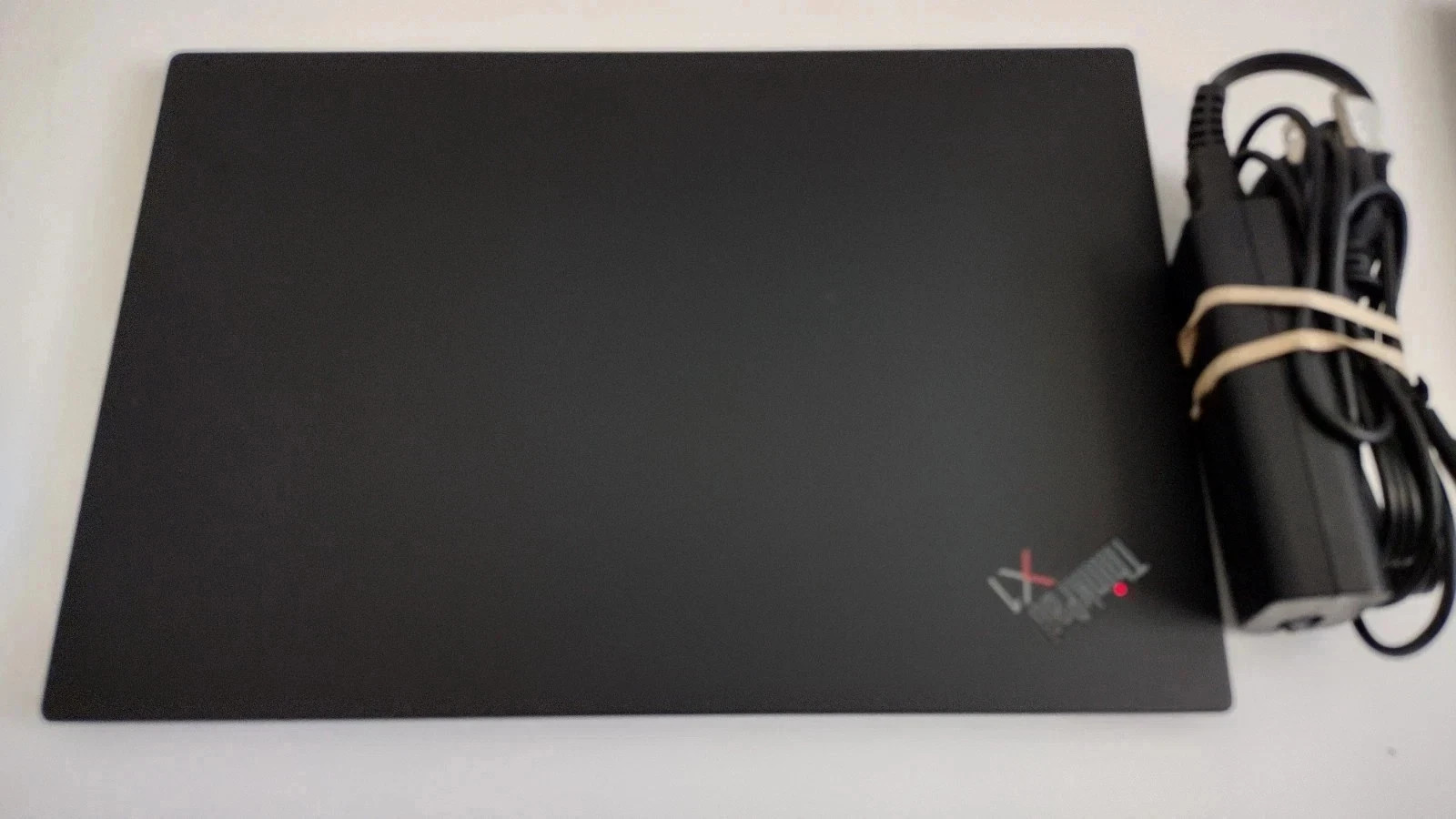 Cheap! Lenovo ThinkPad X1 Carbon Gen 8 14″ Laptop i7-10510 16GB 256GB Backlit