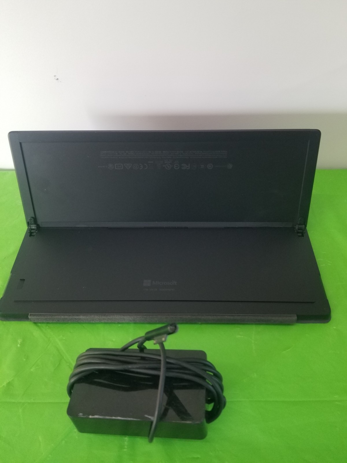 Microsoft Surface Pro 6 1796 i7-8650U 1.9GHz 256GB SSD 8GB DDR3 Black GOOD