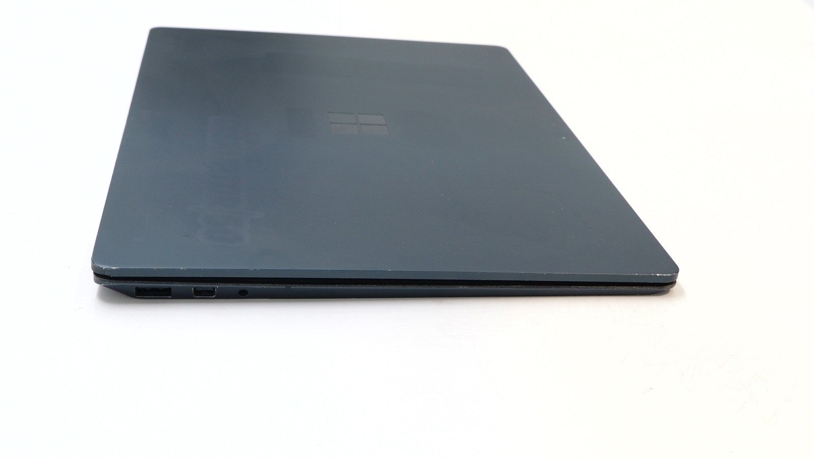 Microsoft Surface Laptop 14″ i7-7660u 16GB 512GB – Fair READ DESC