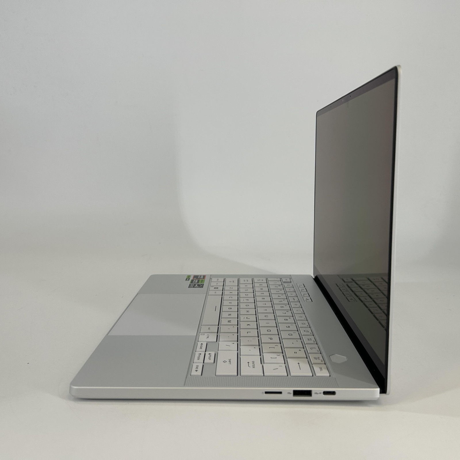 Asus ROG Zephyrus G14 GA403 14 120Hz QHD+ 4GHz Ryzen 9 8945HS 16GB 1TB RTX 4060