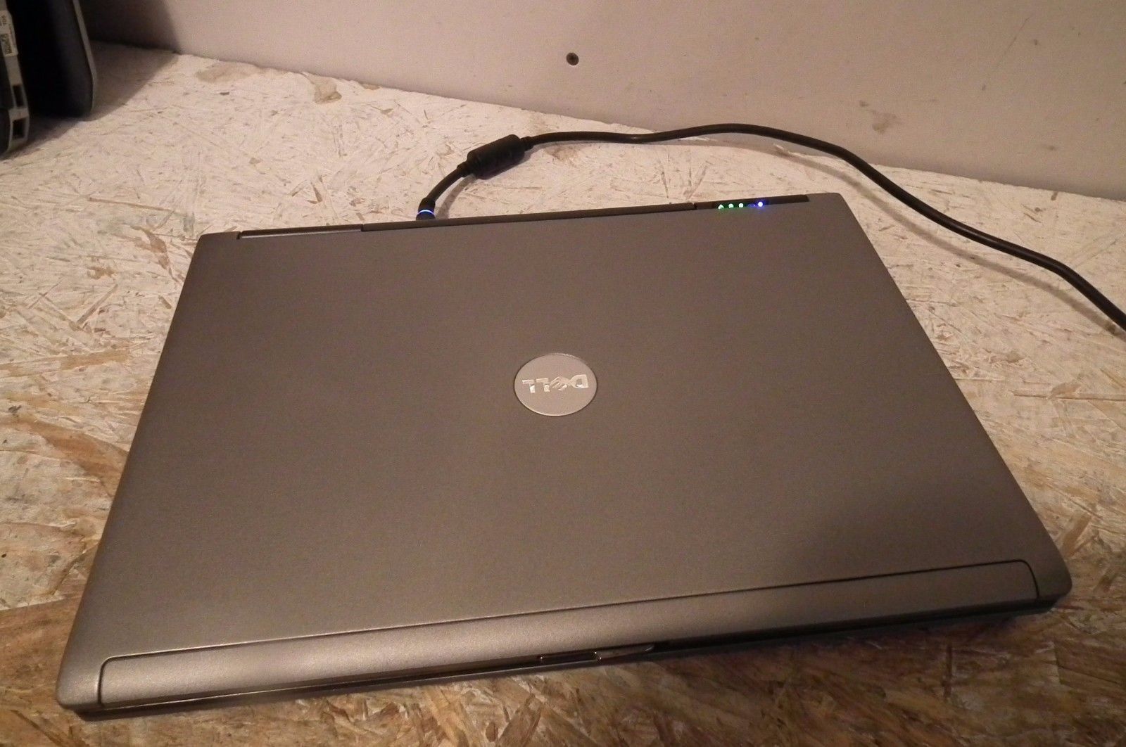 Dell D520 Laptop / 1.66ghz / 2gb / Windows XP / WIFI / DVD / CDRW rs232 serial
