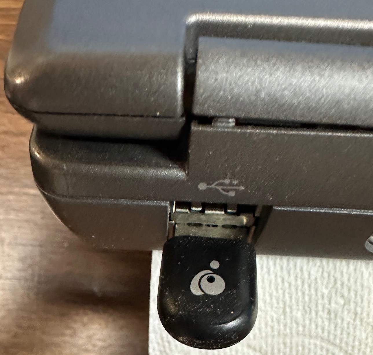 Dell Latitude D505 1.4GHZ 512MB RAM 40GB HDD WINDOWS XP PRO AC ADAPTER CDRW WIFI