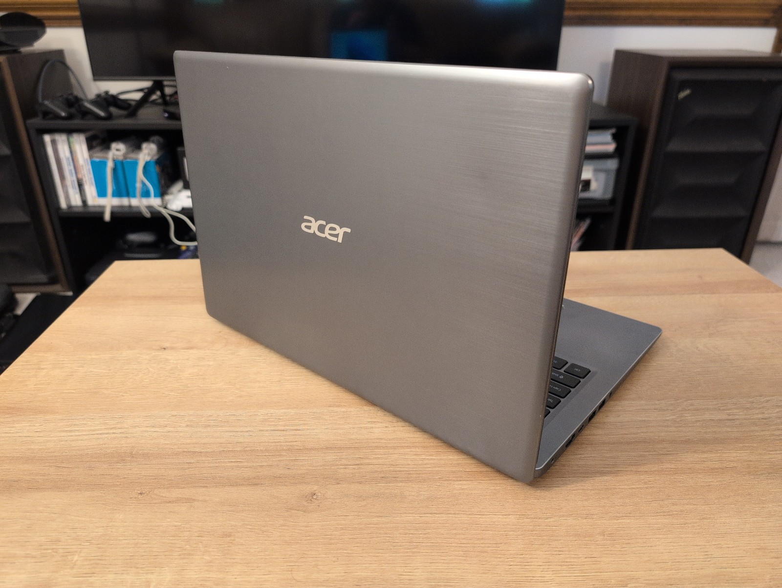 Acer Swift 15.6″ Laptop i5-8250U – 8GB RAM – 256GB SSD – MX150 GPU – Windows 11