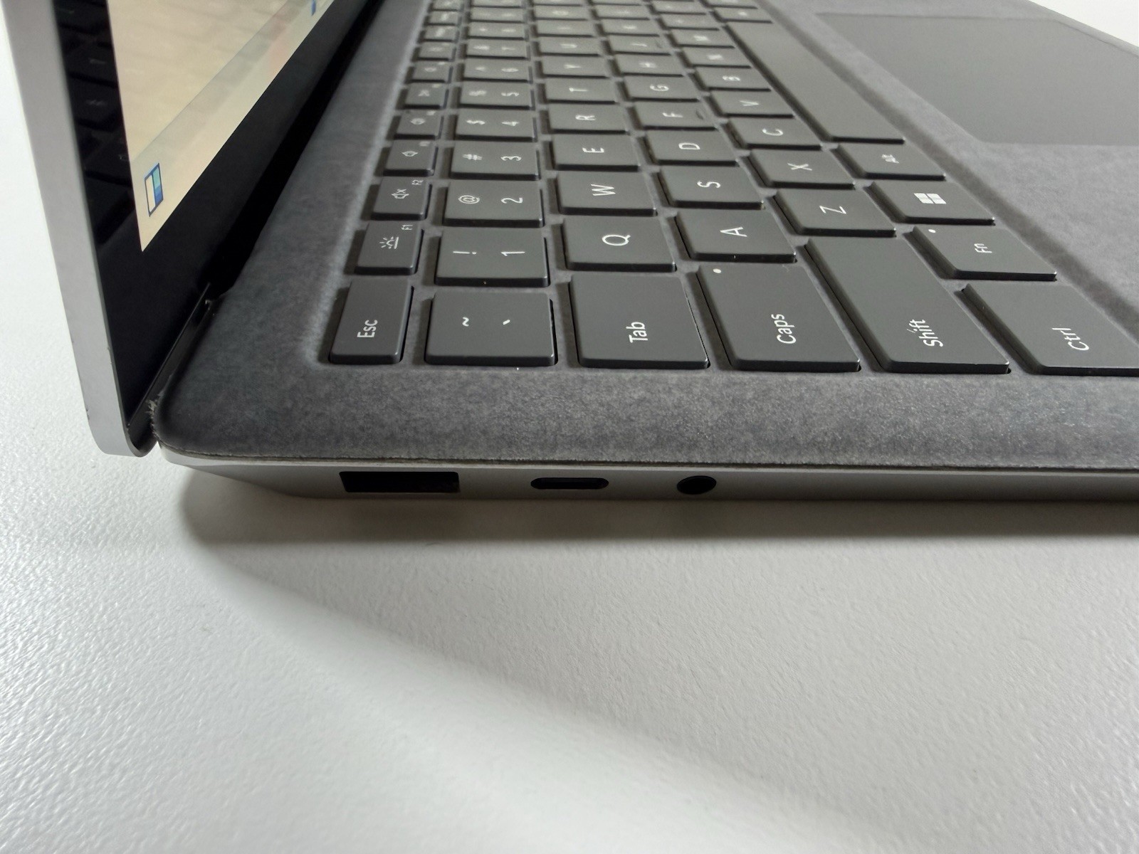 Microsoft Surface Laptop 5 13.5” 1950 Intel Core i7-1265U 16GB RAM 512GB NVME